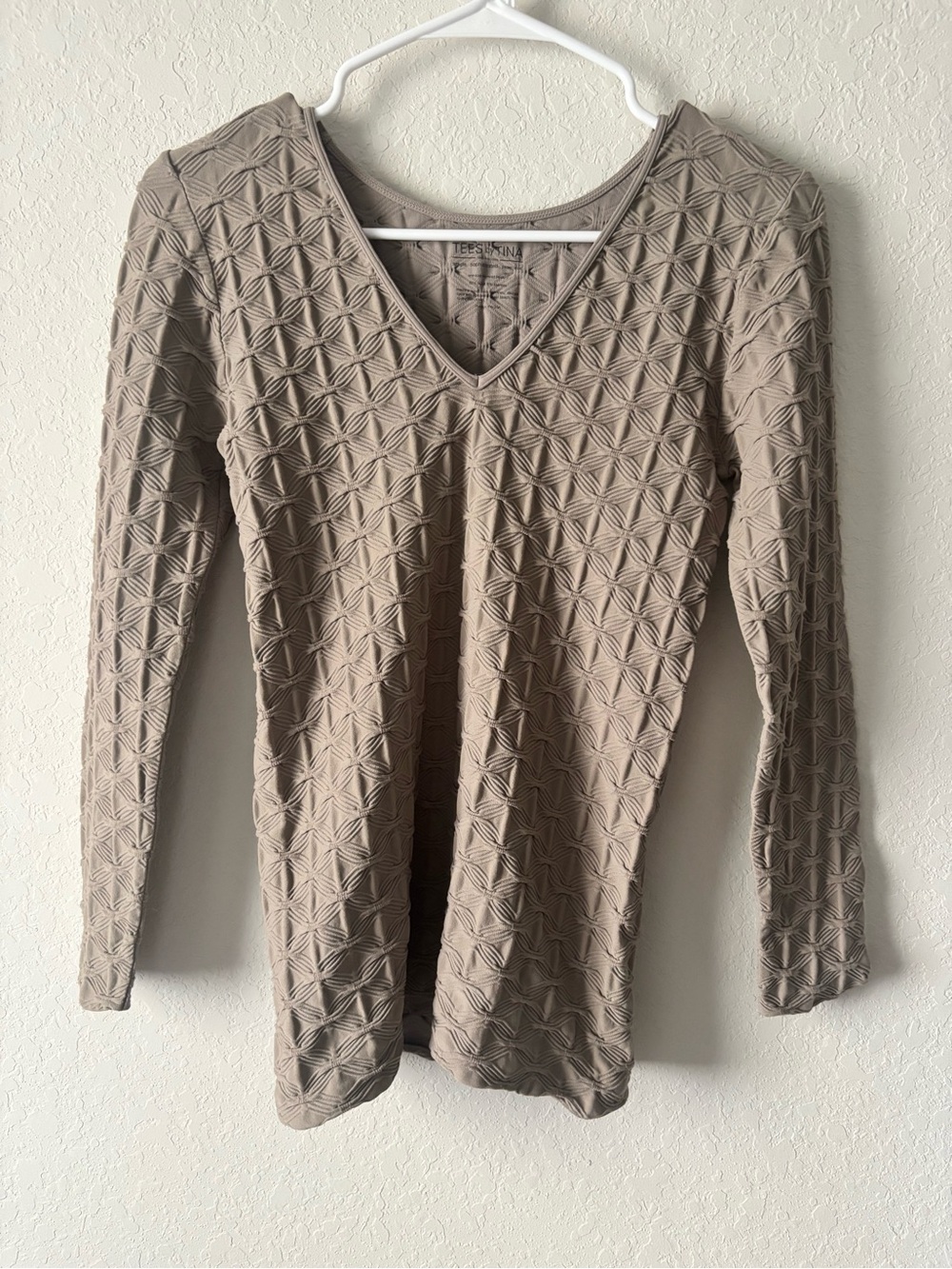 Tees by Tina Lattice V Neck Top One Size Taupe Long Sleeve Stretch Made USA